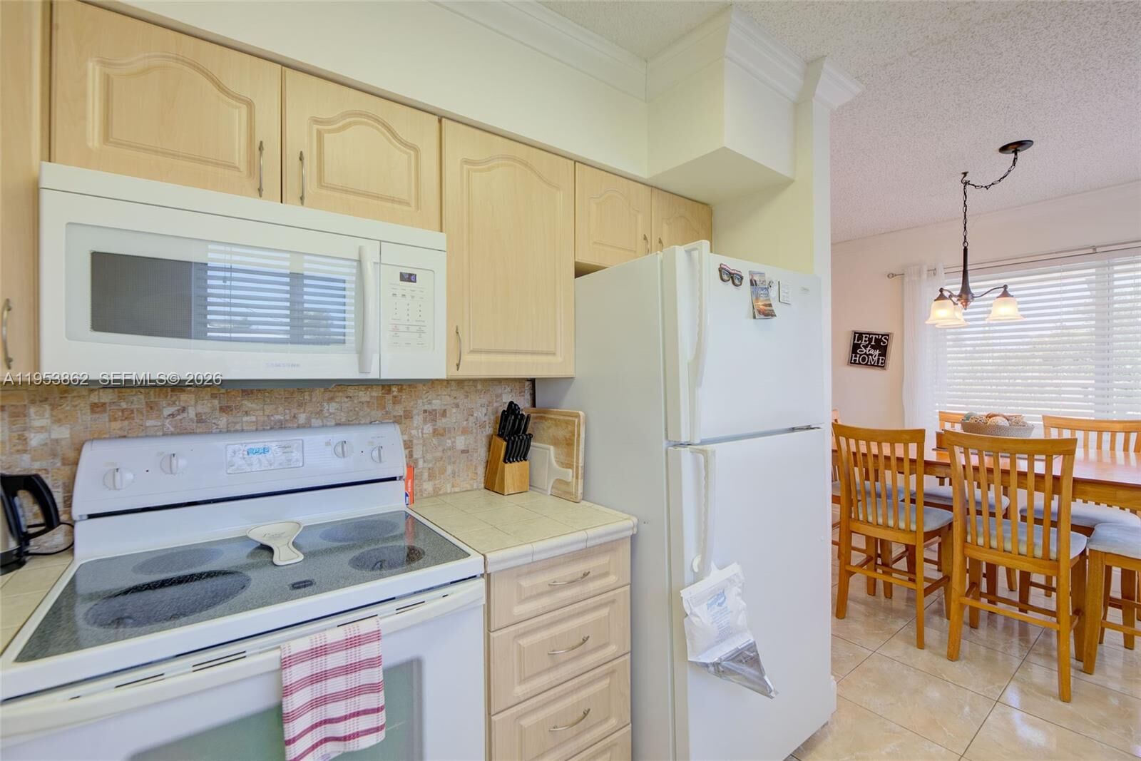 Property Photo:  920 SW 10th Ter 12ar  FL 33009 