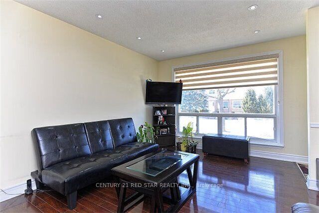 Property Photo: 65 Newstead Crescent ON L6V 2A8