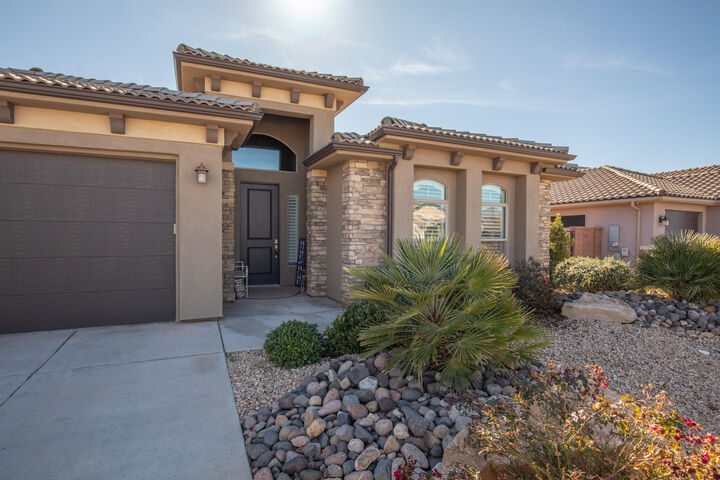 Property Photo: 1212 E Gordon Ln UT 84780