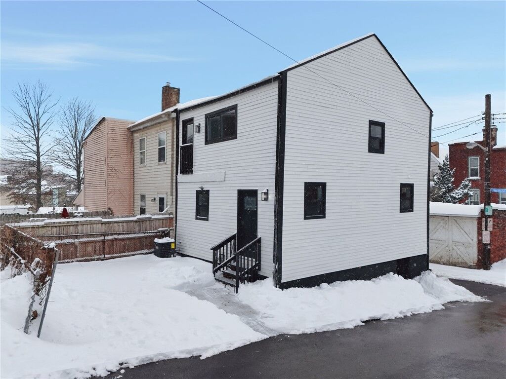 Property Photo: 4219 Garwood Way PA 15201