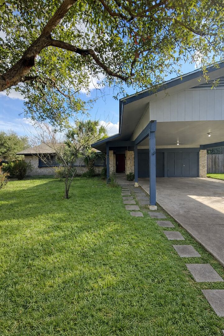 Property Photo: 9511 Meadowheath Drive TX 78729