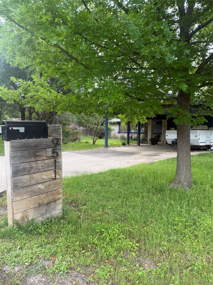 Property Photo:  9511 Meadowheath Drive  TX 78729 