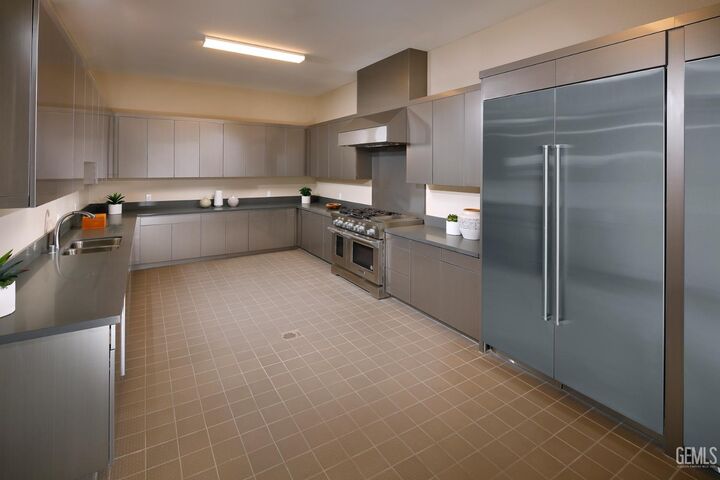 Property Photo: 12804 Petaluma Court CA 93311