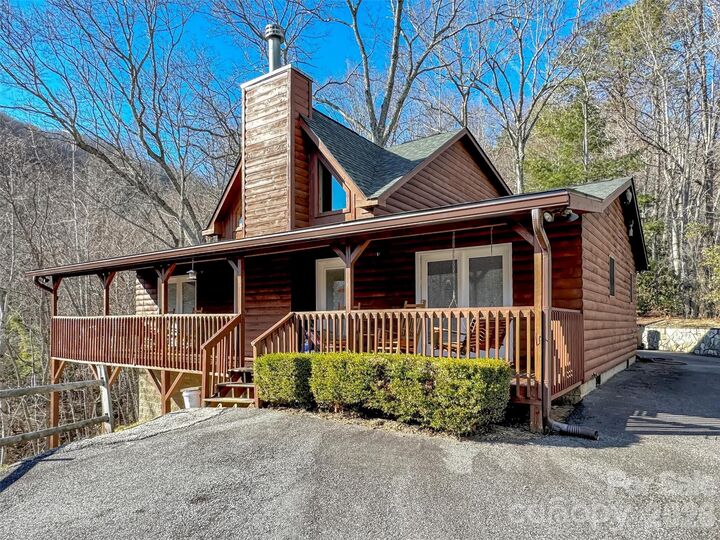 Property Photo:  30 Edgewater Lane  NC 28751 