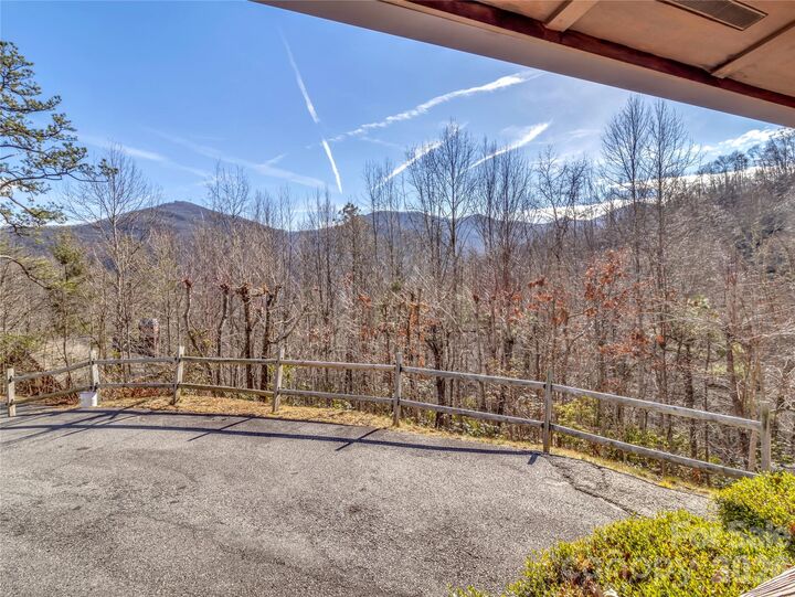 Property Photo: 30 Edgewater Lane NC 28751