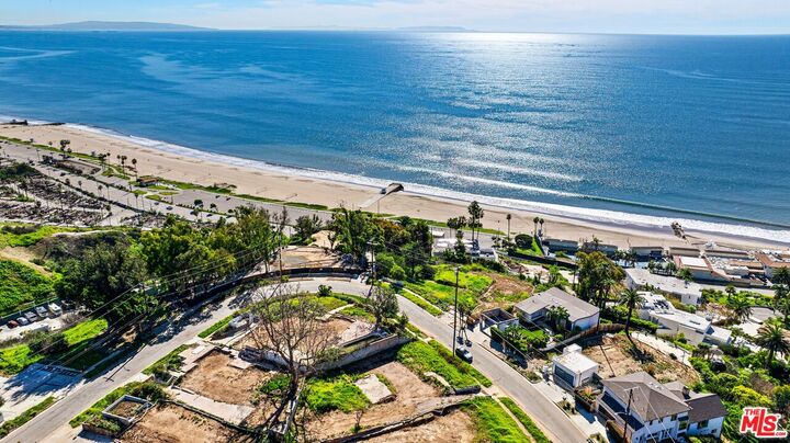 Property Photo: 314 N Las Casas Ave CA 90272