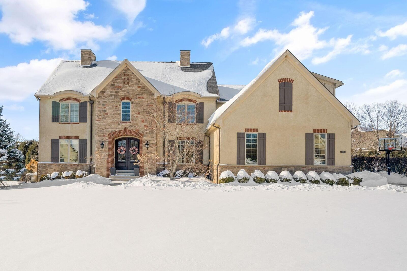 Property Photo: 9338 Deer Path Court OH 43065