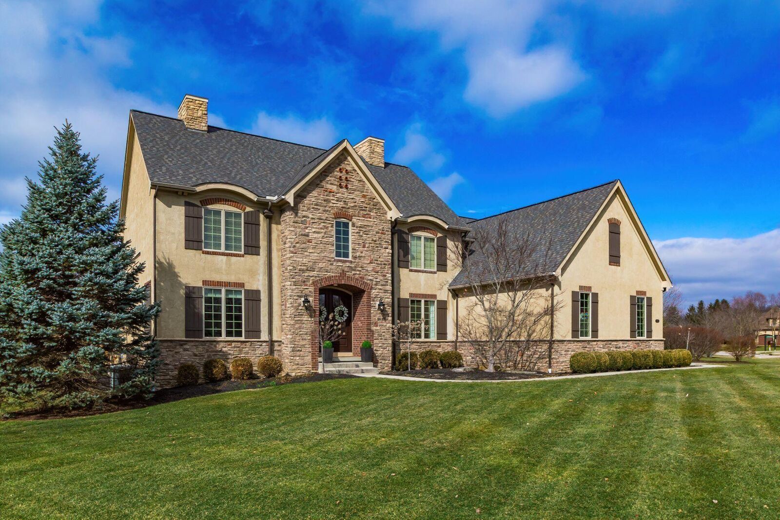 Property Photo: 9338 Deer Path Court OH 43065