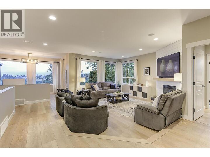 Photo de la propriété:  2063 Horizon Drive  BC V1Z 3N4 