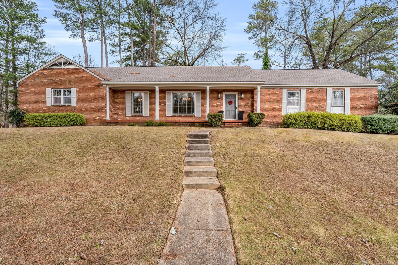 Property Photo:  803 19th Ave N  MS 39701 