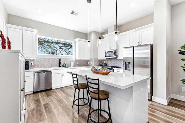 Property Photo:  1329 Buescher Drive  TX 77043 