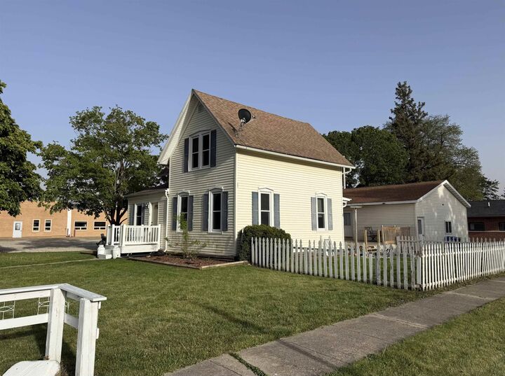 Property Photo:  523 6th Street  IA 50602 