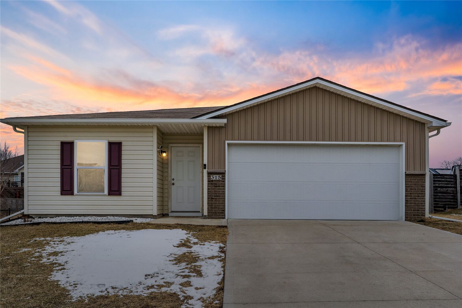Property Photo:  315 Hillside Drive  IA 50327 