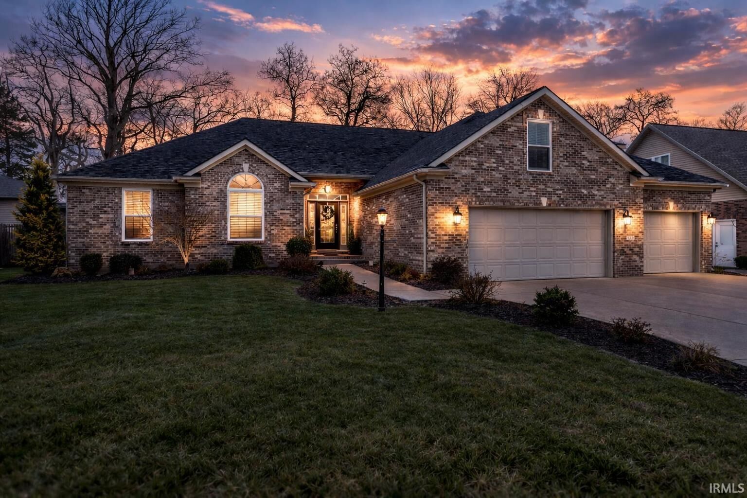 Property Photo: 4318 Huntington Ridge Circle IN 47630