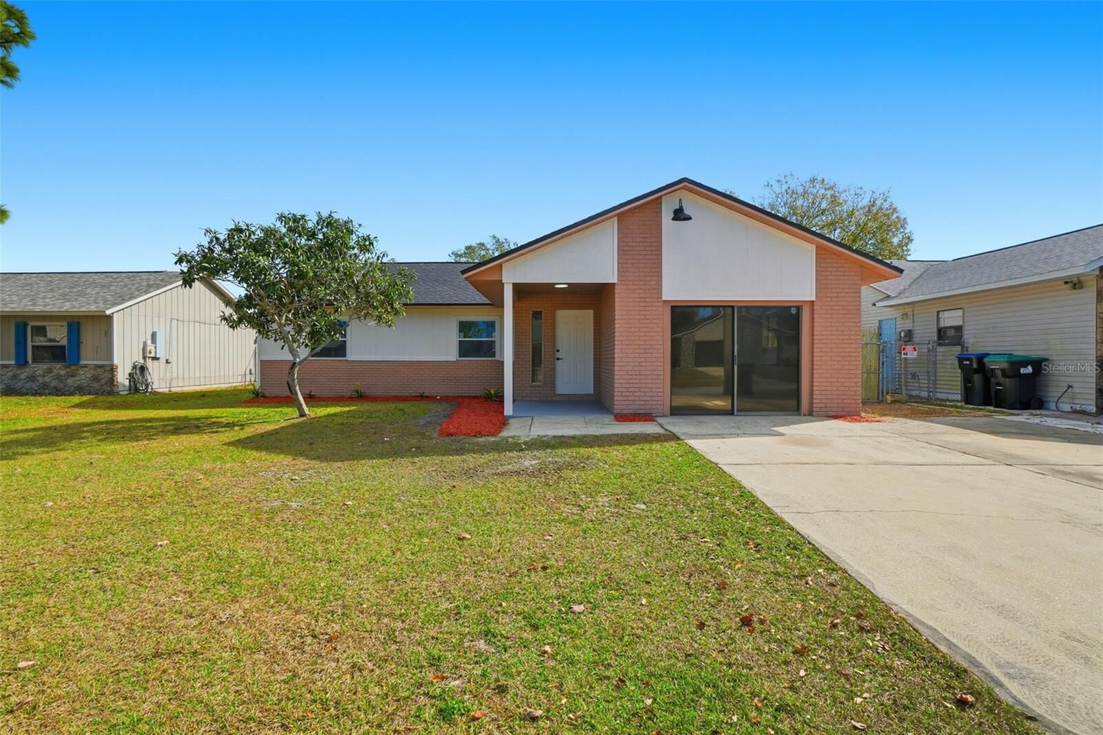 Property Photo:  2843 Calico Court  FL 32822 