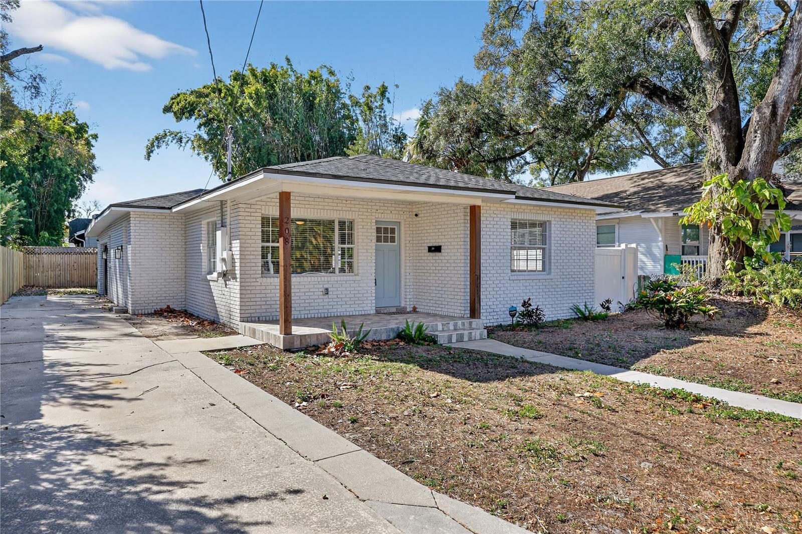 Property Photo:  208 W Hilda Street  FL 33603 