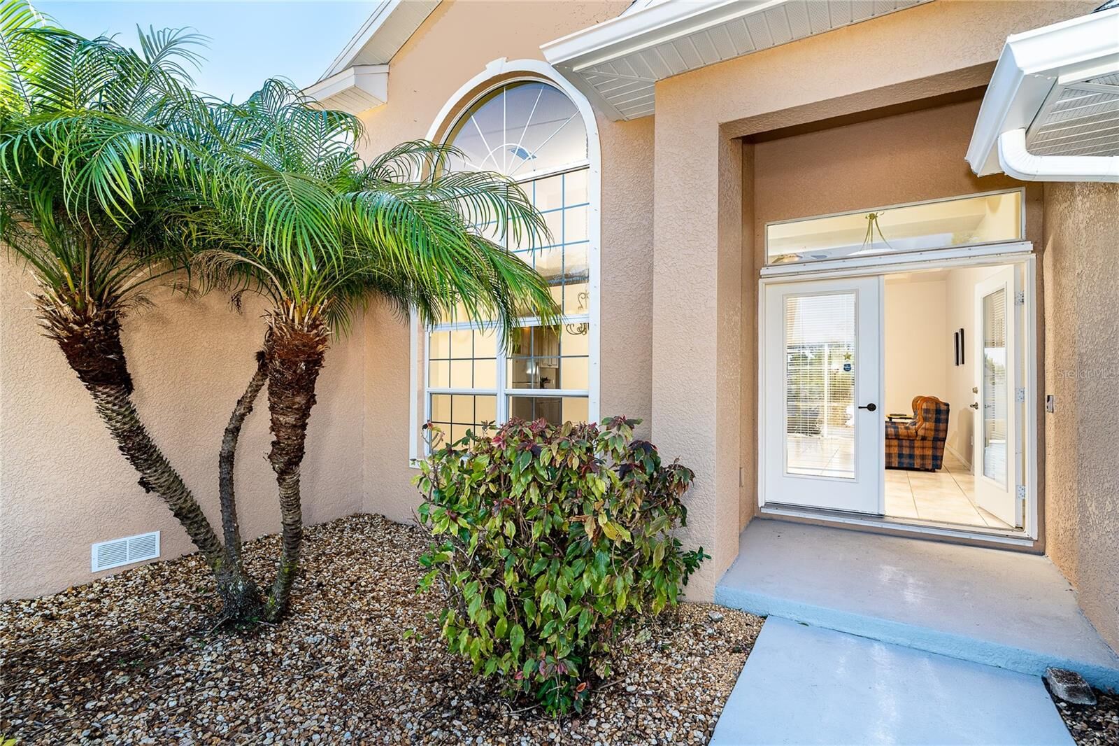Property Photo:  521 Grove Avenue NW  FL 33952 