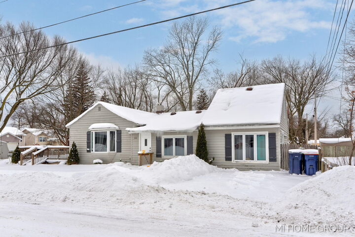 Property Photo: 544 Homestead Avenue MI 49423