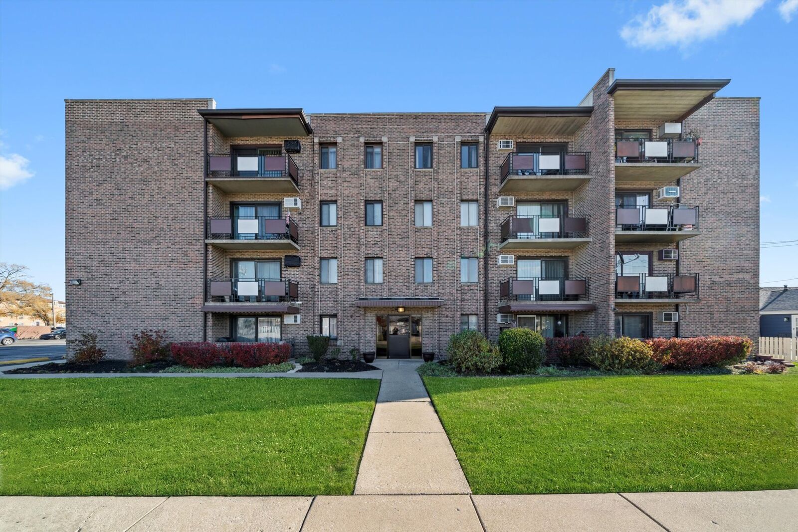 Property Photo: 7945 S Oketo Avenue 404 IL 60455