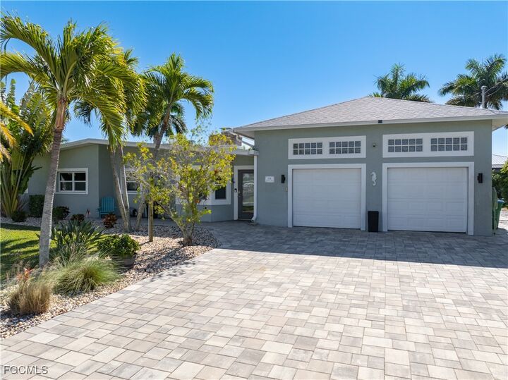 Property Photo: 1116 Lincoln Court FL 33904