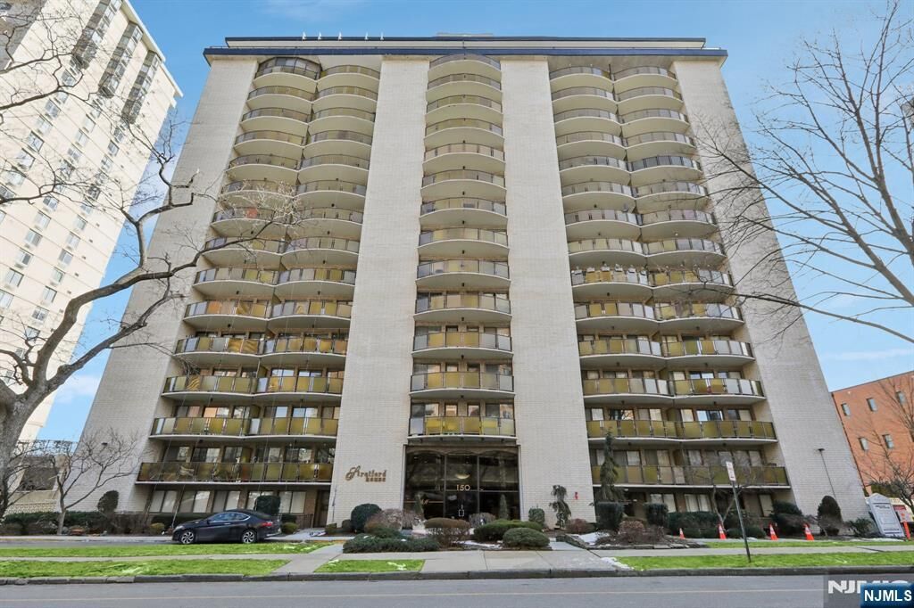 Property Photo:  150 Overlook Avenue 7F  NJ 07601 