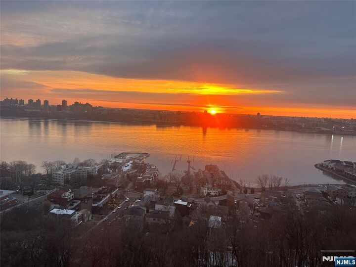 Property Photo:  1 Horizon Road 1025  NJ 07024 