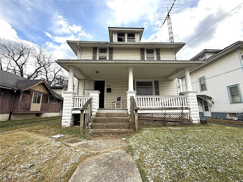 Property Photo:  812 E Vine Street  OH 45804 