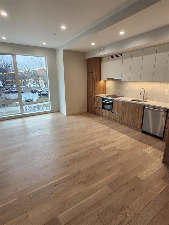 Property Photo:  1055 Cambridge St 201  MA 02139 