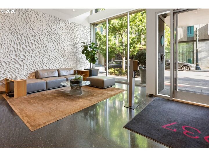 Property Photo:  937 NW Glisan St 1431  OR 97209 