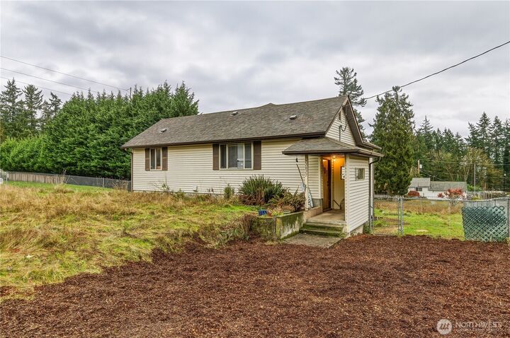 Property Photo: 22827 Meridian Avenue S WA 98021