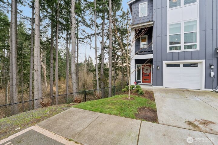 Property Photo: 13717 Admiralty Way J1 WA 98087
