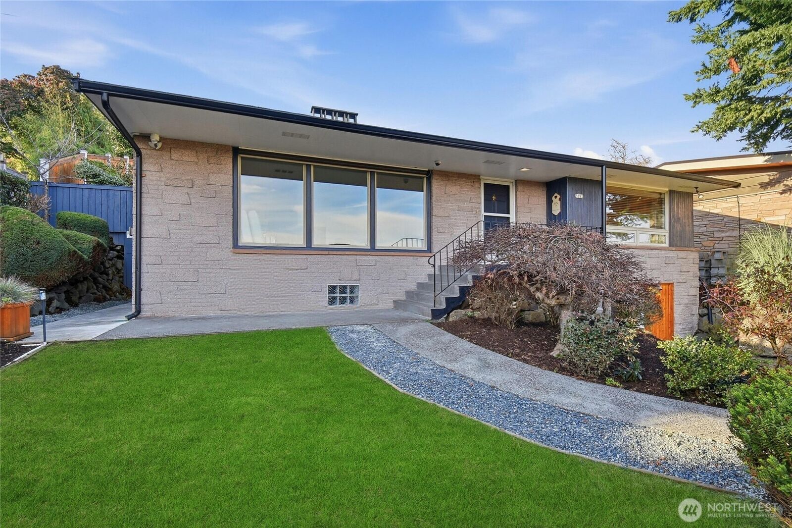 Property Photo: 5052 Pullman Avenue NE WA 98105