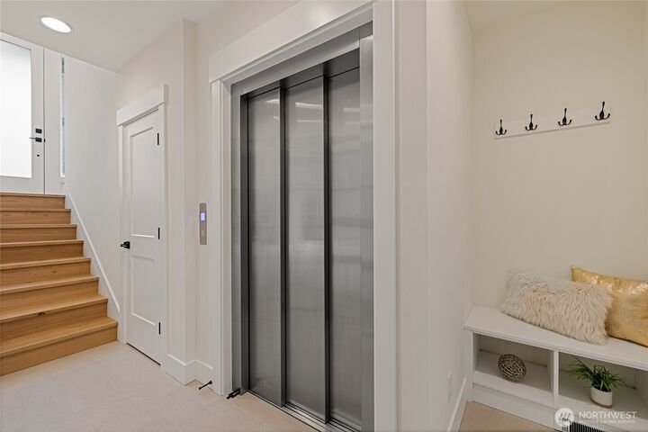 Property Photo:  815  130th Avenue NE  WA 98005 