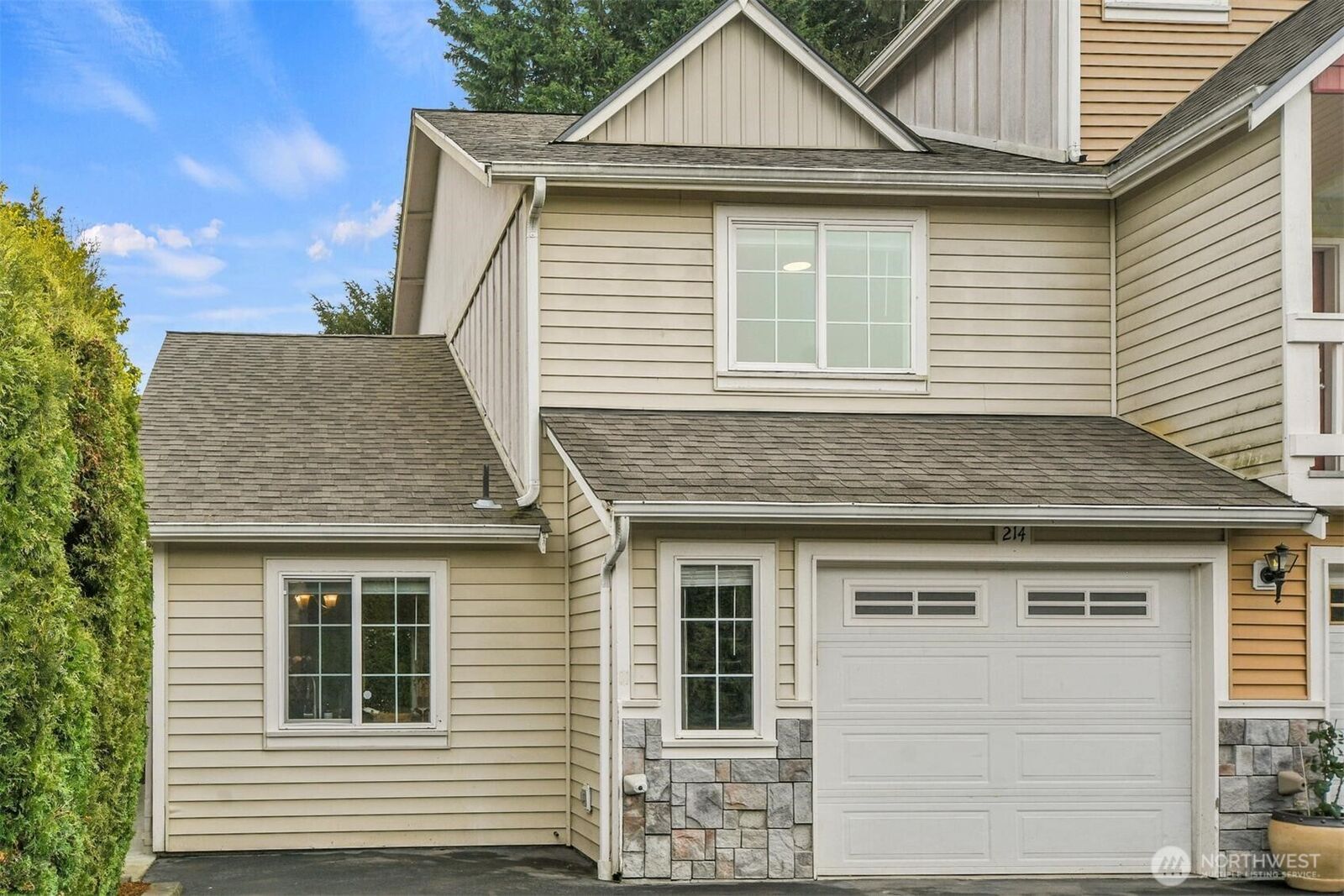 Property Photo:  1814  I Street NE 214  WA 98002 