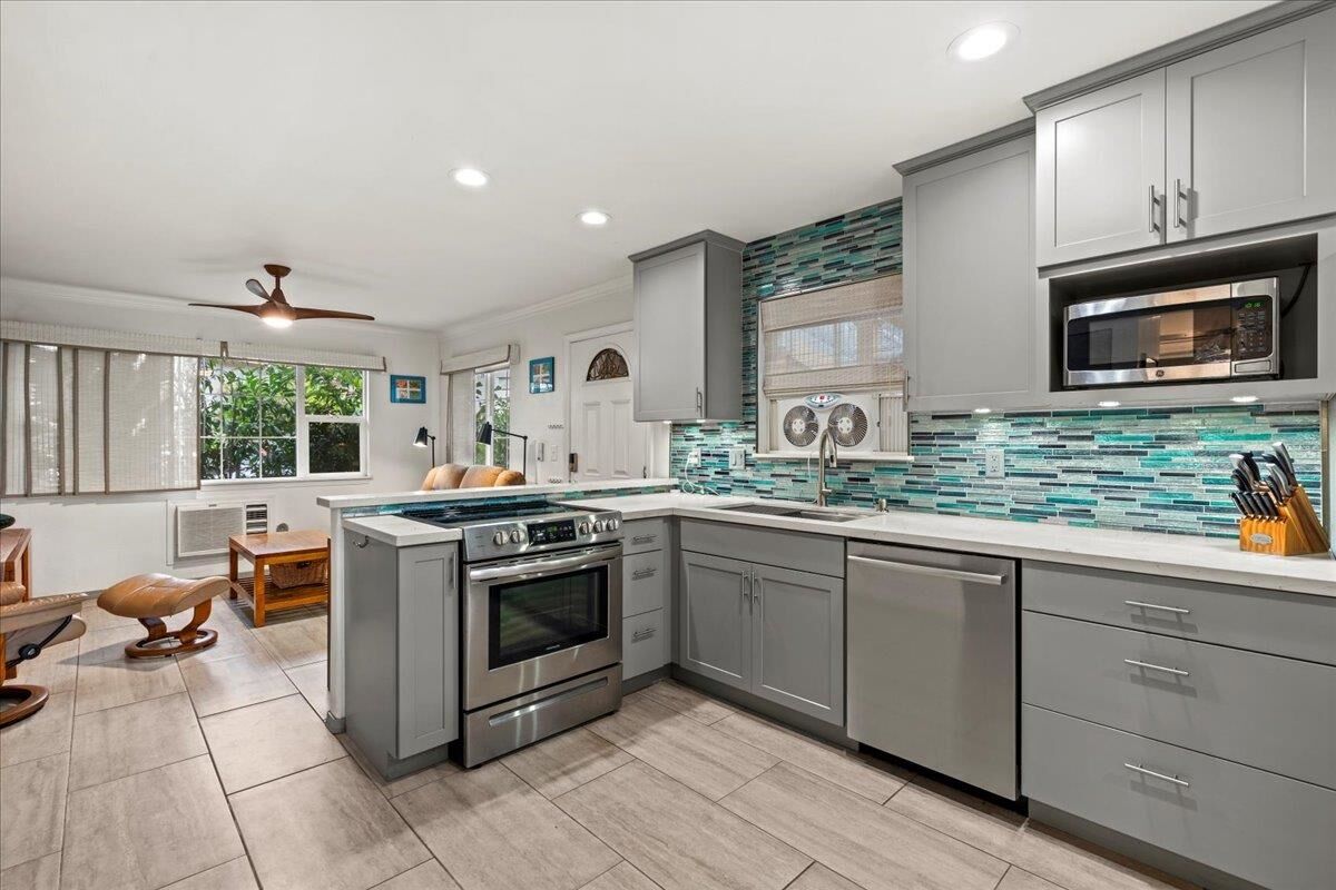 Property Photo:  60 Halili Ln 6M  HI 96753 