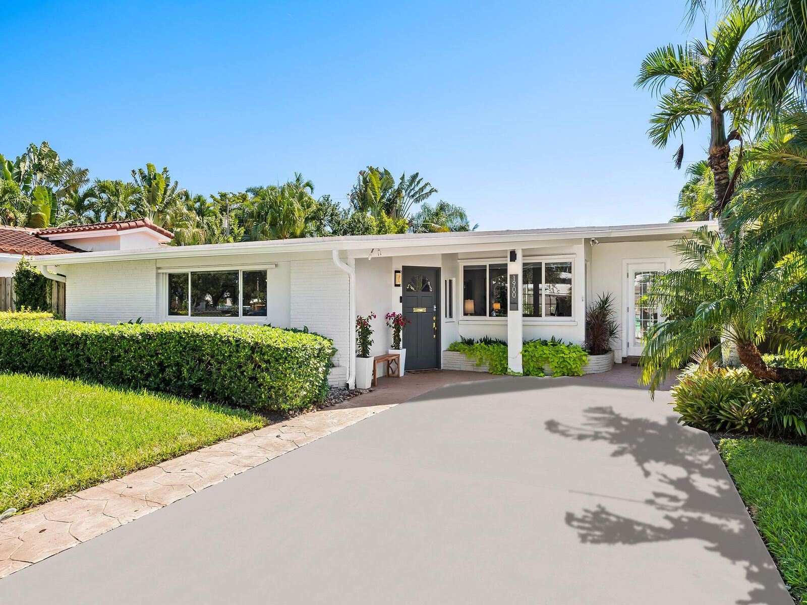 Property Photo:  1900 NE 19th Street  FL 33305 