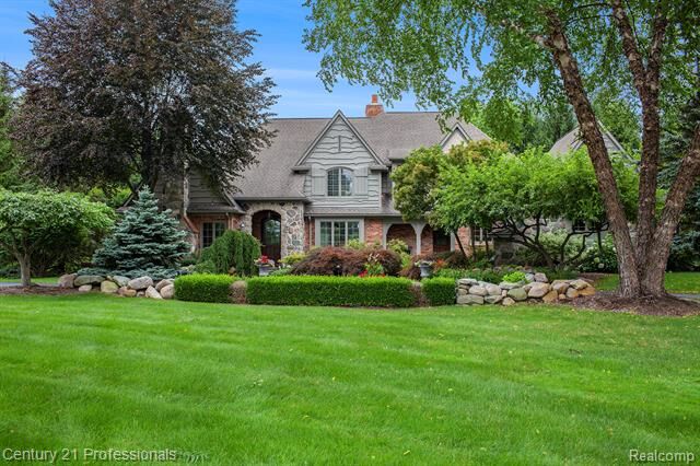 Property Photo:  7717 Somerhill Lane  MI 48348 