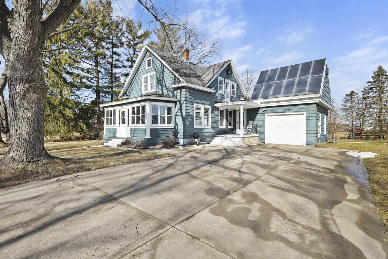 Property Photo:  1357 Water Street  WI 53583 