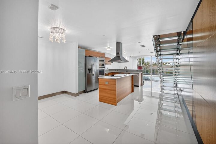 Property Photo:  2950 NE 188th St 302  FL 33180 