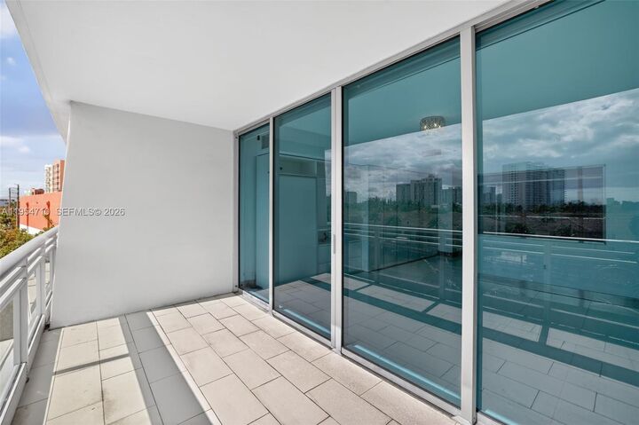 Property Photo:  2950 NE 188th St 302  FL 33180 