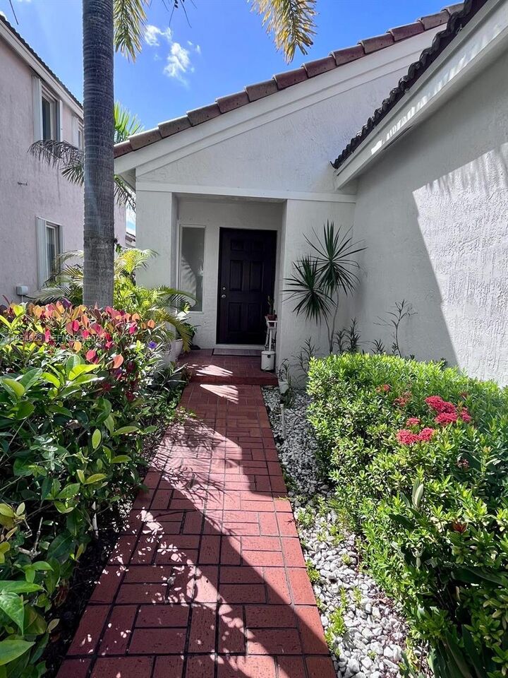 Property Photo:  1329 Sabal Trl  FL 33327 