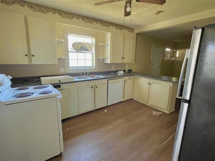 Property Photo: 912 18th Street LA 70601