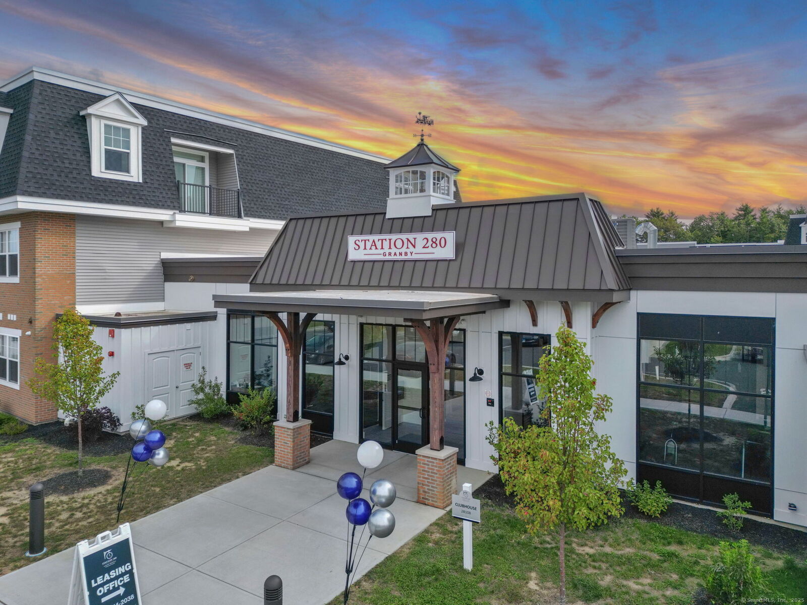 Property Photo:  280 Salmon Brook Street 6114  CT 06035 