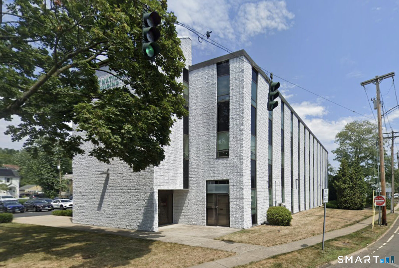 Property Photo:  1100 Kings Highway East  CT 06825 