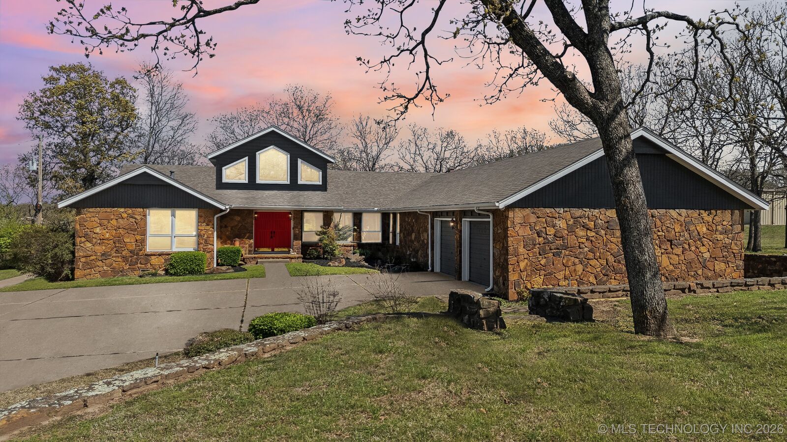 Property Photo:  5219 S 265th  OK 74063 