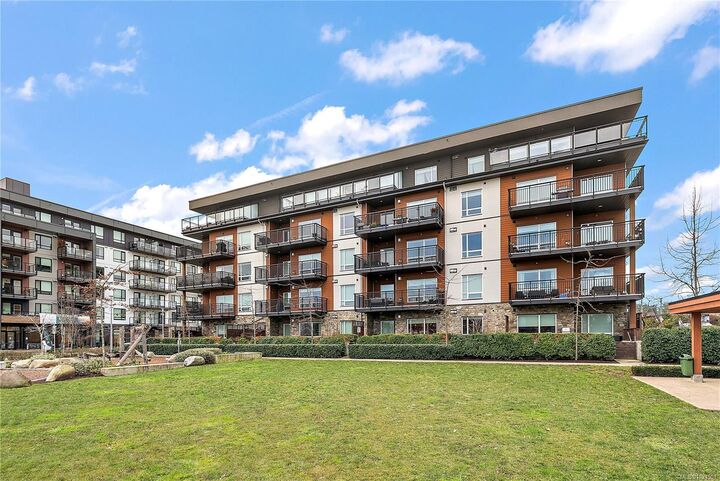 Property Photo:  2500 Hackett Cres 402  BC V8M 0C1 