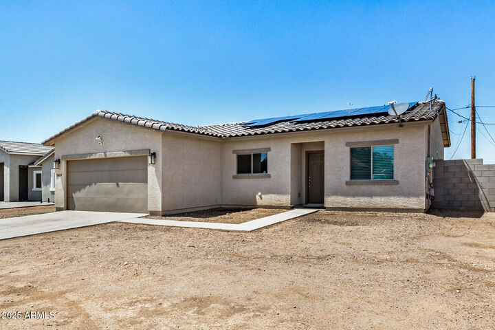Property Photo: 5614 E Red Bird Lane AZ 85140