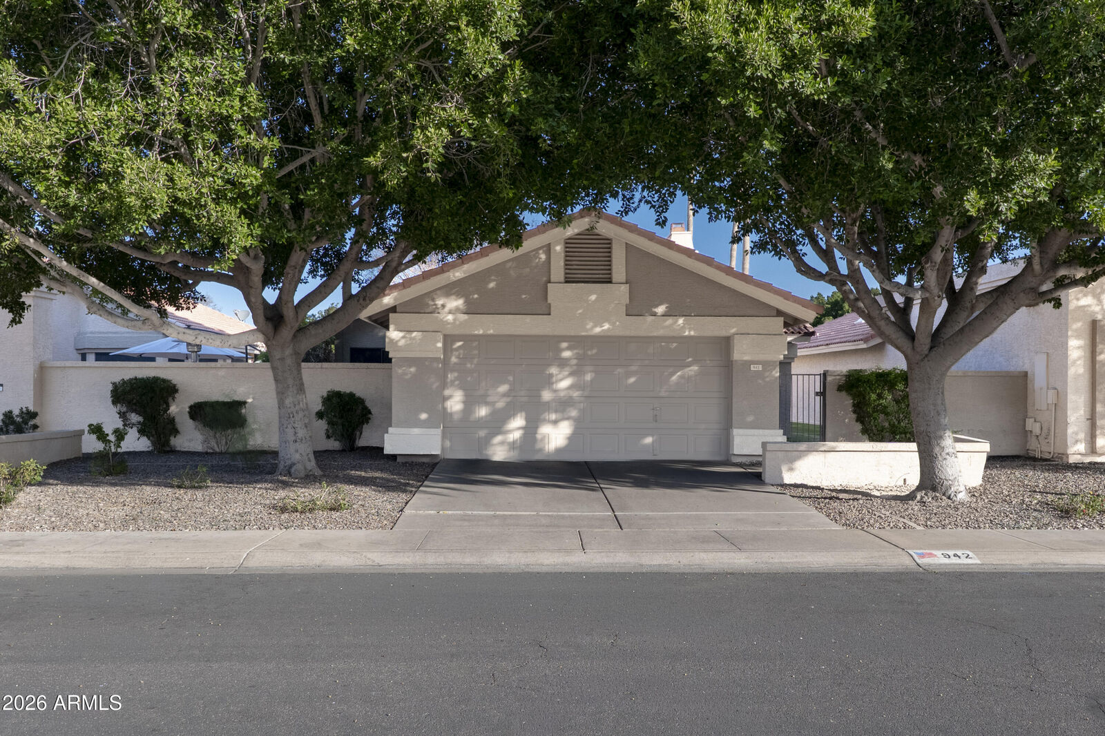 Property Photo:  942 W Barbados Drive  AZ 85233 