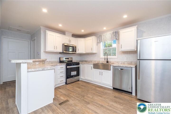 Property Photo: 465 Royal Manor Road Lot 8 PA 18042