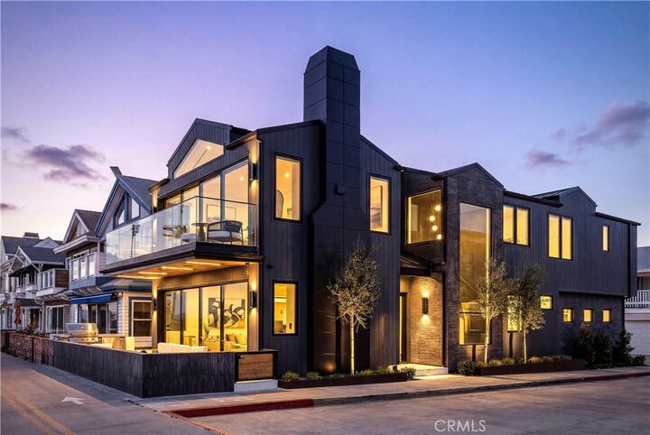 Property Photo:  218 E Oceanfront  CA 92661 